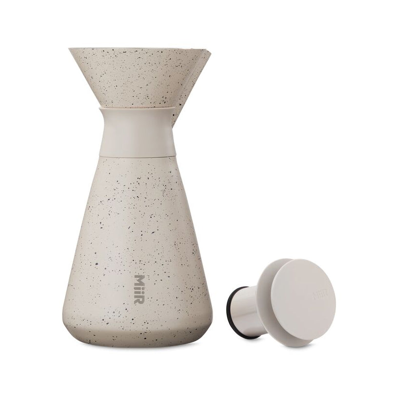 new-standard-carafe-k7 WebPDP-33oz_New_Standard_Carafe_Desert_Tan_Speckle_Studio__CAR1SVOS224_Front_Lid_Staged.jpg