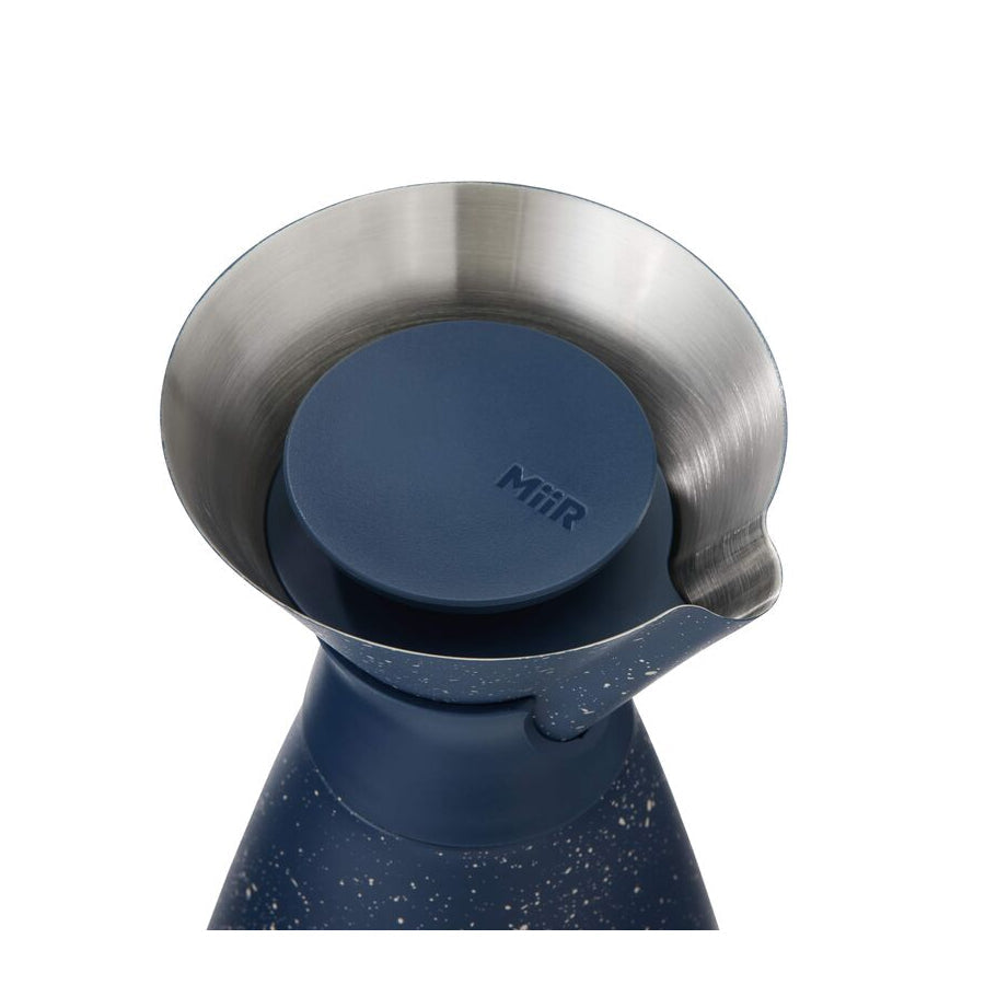 new-standard-carafe-e8 WebPDP-33oz_New_Standard_Carafe_Tidal_Blue_Speckle_Studio__CAR1SVOS225_45_Lid_Off.jpg